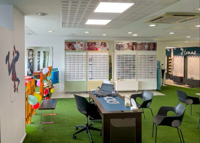 interieur-magasin-optique-optique-de-bourbon-le-port
