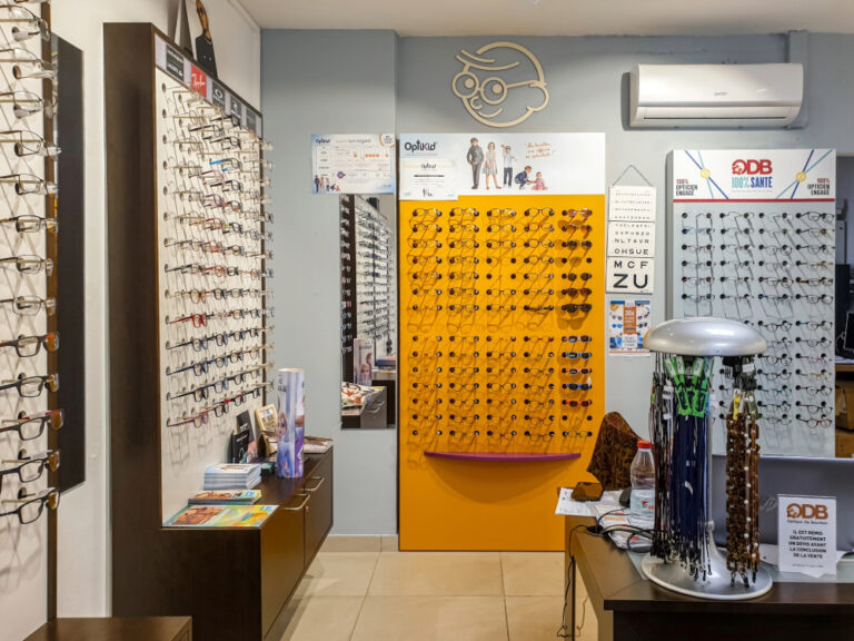 interieur-magasin-optique-optique-de-bourbon-saint-andre