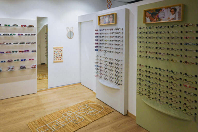 rayons-lunettes-magasin-optique-optique-de-bourbon-mon-caprice