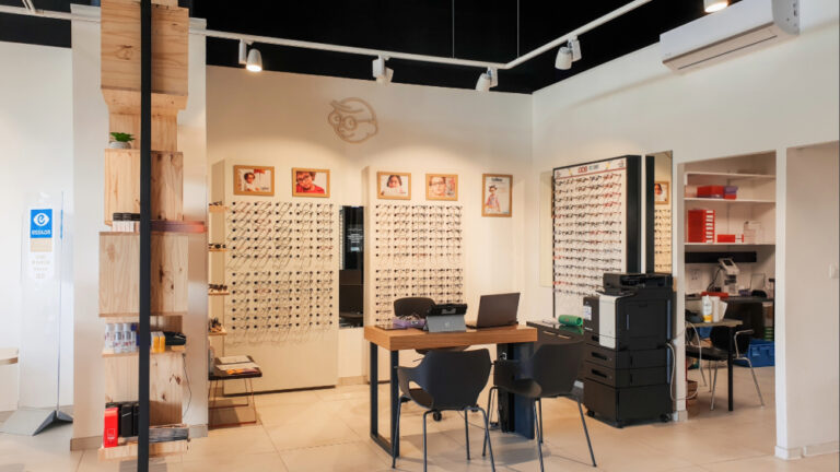 vue-interieure-magasin-optique-optique-de-bourbon-saint-pierre