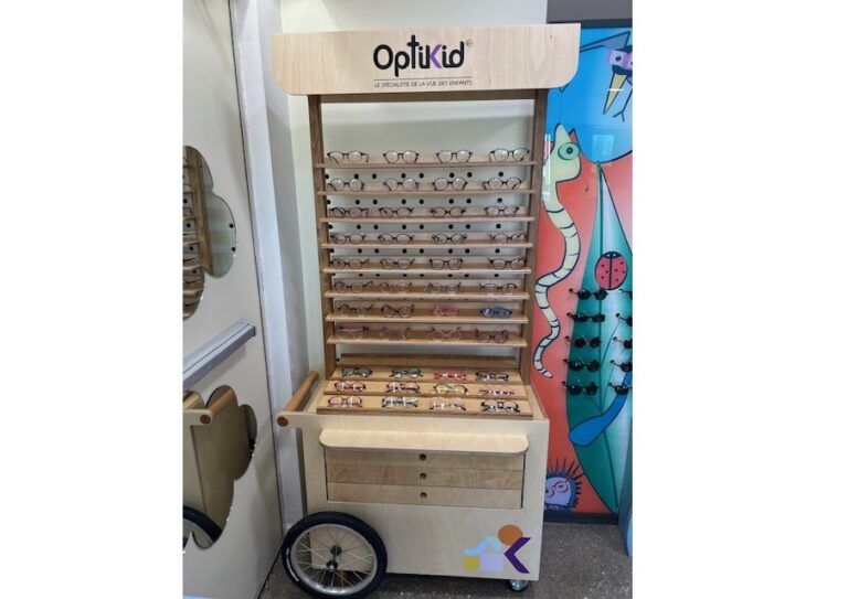 corner-optikid-triporteur-magasin-optique-une-histoire-deux-regards-melesse