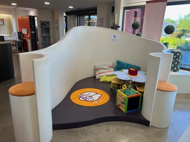 espace-enfant-magasin-optique-une-histoire-deux-regards-melesse