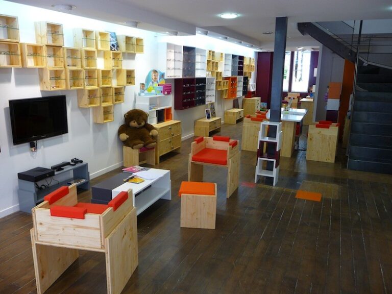 Vue d'intérieur du magasin Vue d'enfant à Lyon et de l'espace enfant Optikid