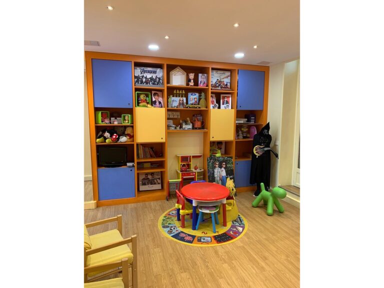 interieur-magasin-opticiens-optikid-paris-16