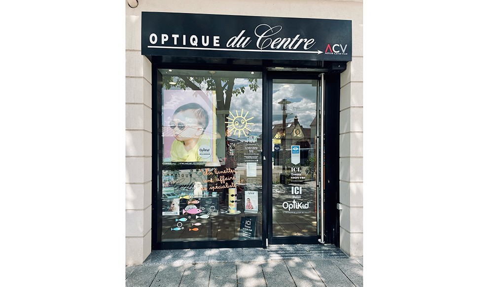 OPTIQUE DU CENTRE à Mantes-La-Ville votre opticien spécialisé pour le port de lunettes des enfants.